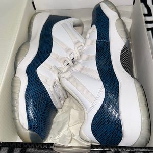 JORDAN 11 LOW GRADE SCHOOL.